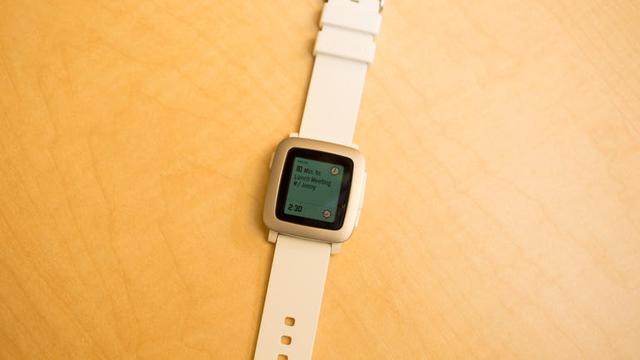 彩色電子紙屏幕智能手表Pebble Time上手