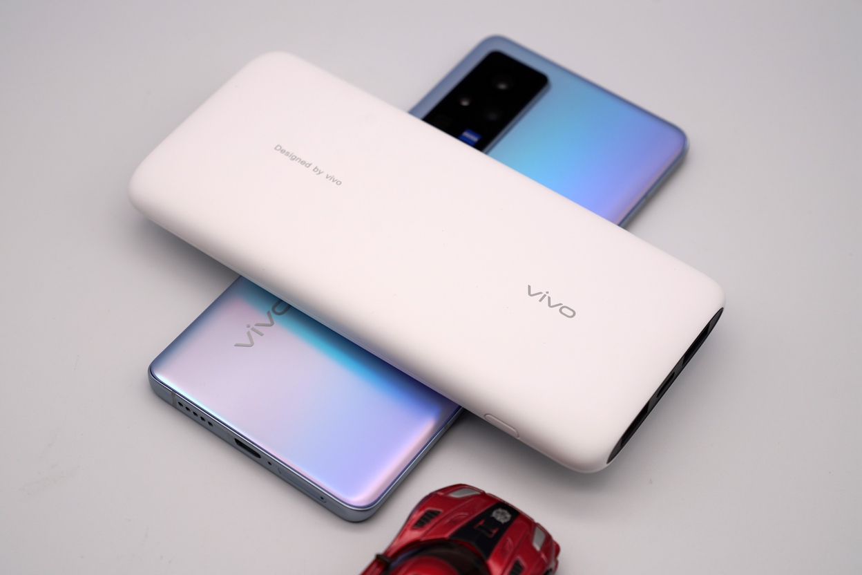 vivo 20W快充移動電源：輕薄便攜，出行閃充好幫手